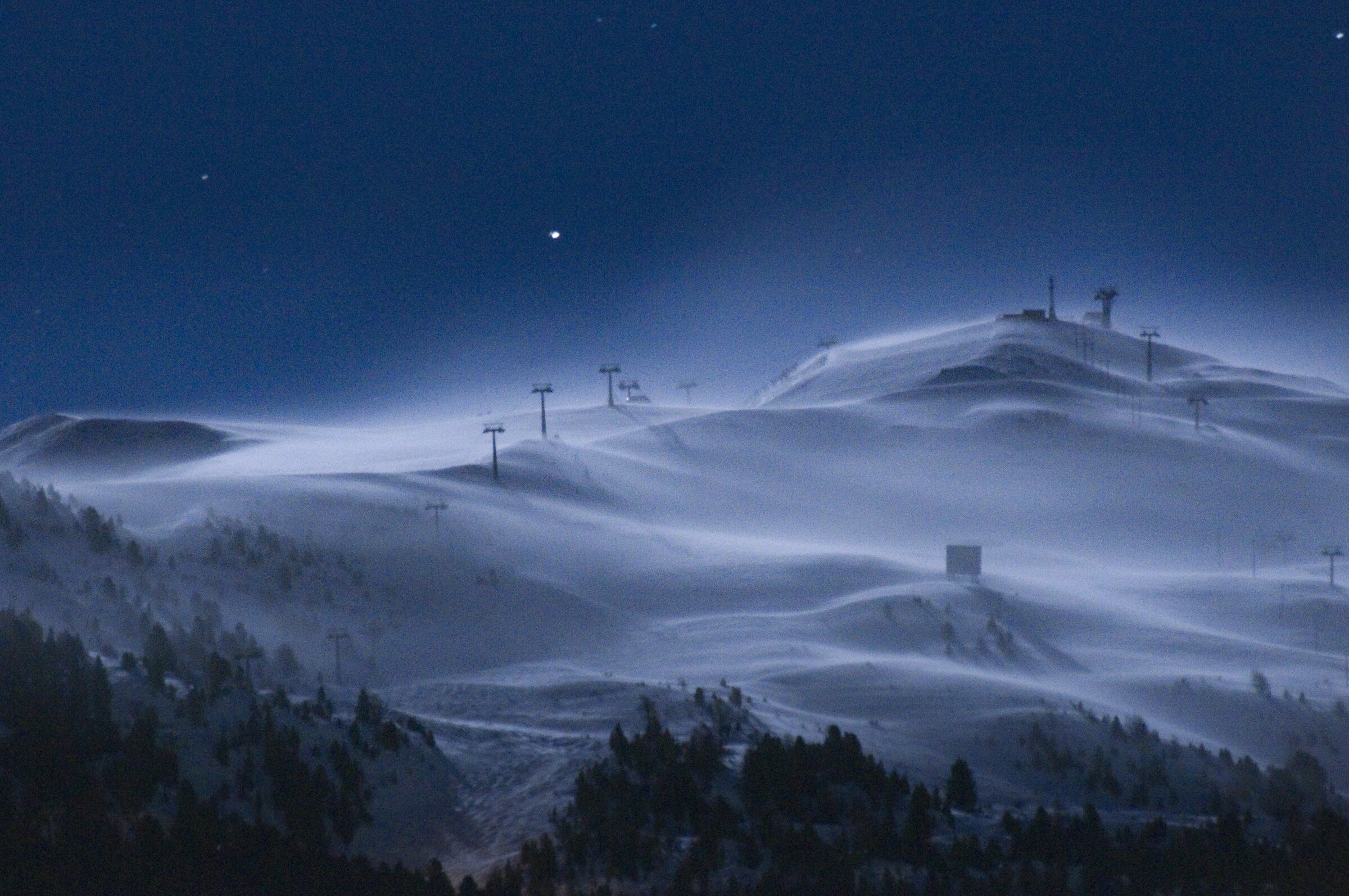 Lanovka a alpská krajina v Hintertuxu